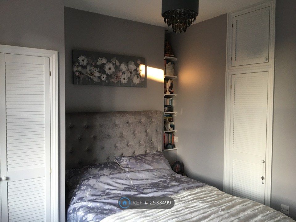Property photo 1 of 6 Double Bedroom
