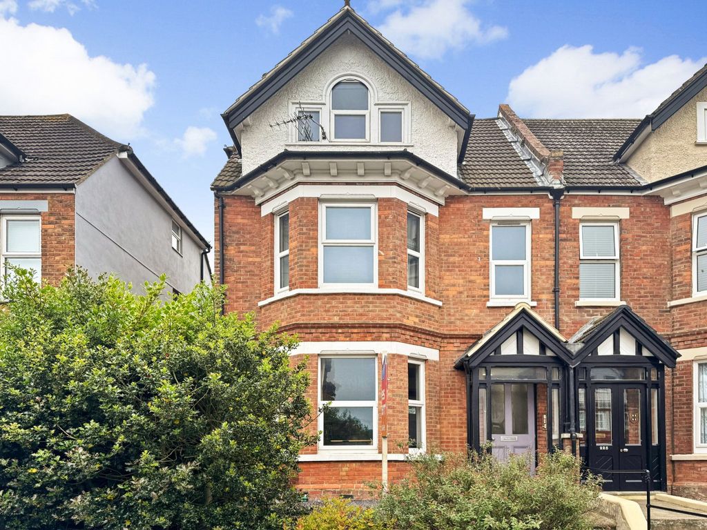 Property photo 1 of 7 Cheriton Road