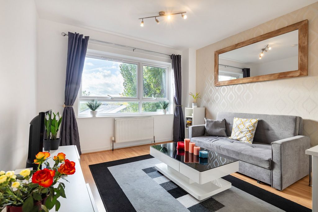 Property photo 2 of 26