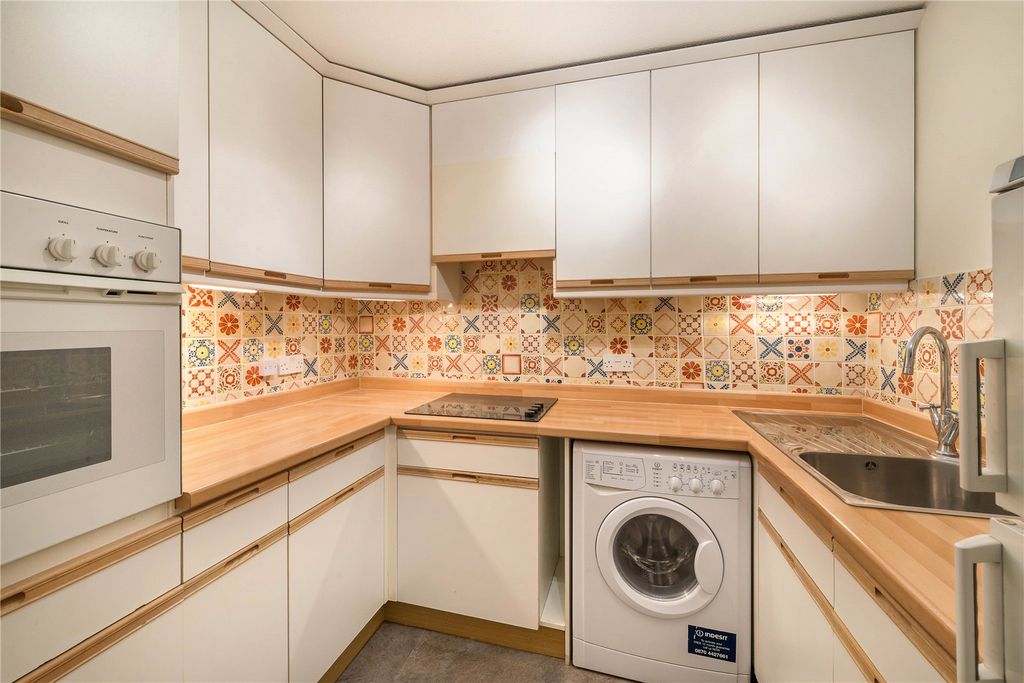 Property photo 3 of 6 Kitchen