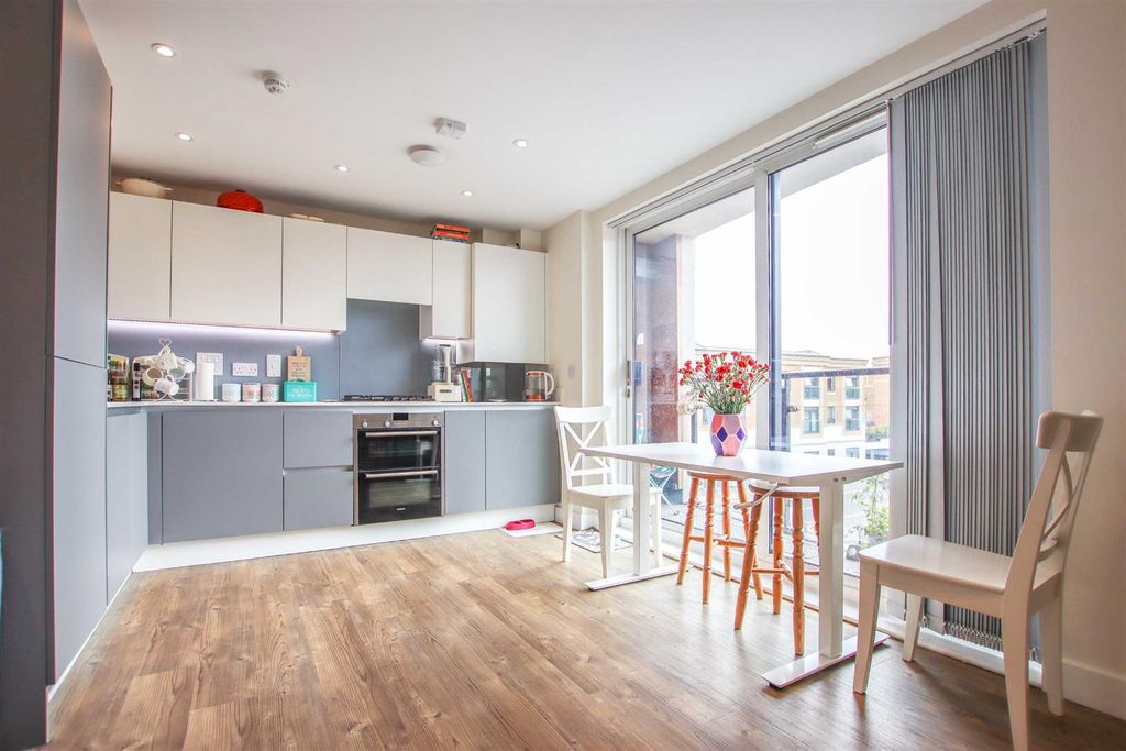 Property photo 2 of 25