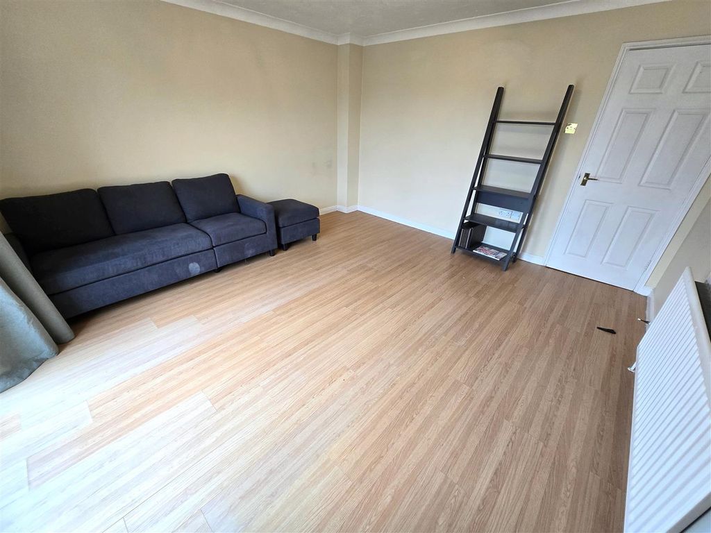 Property photo 2 of 12 Lounge