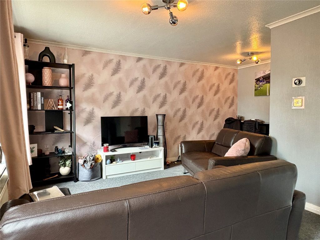 Property photo 2 of 15 Lounge