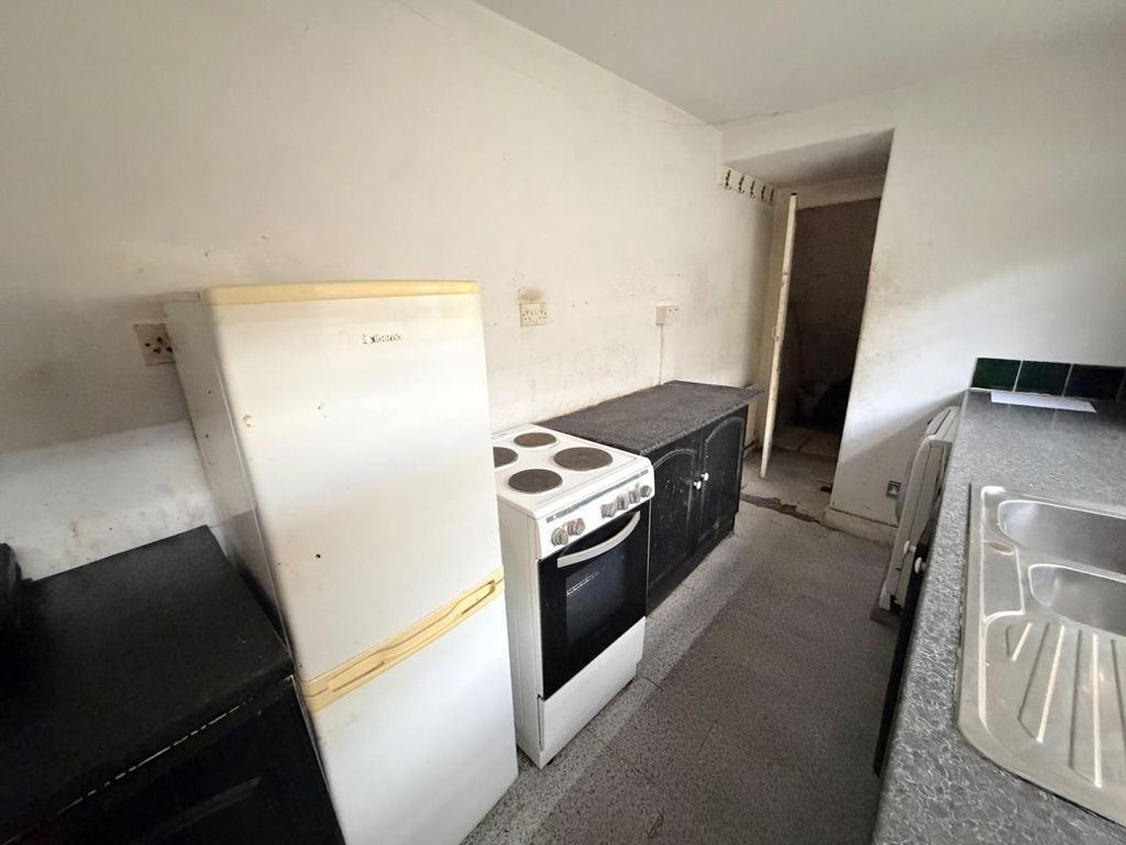 Property photo 2 of 4 Kitchen