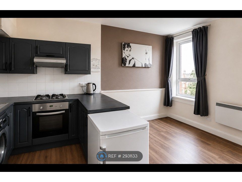 Property photo 1 of 8 Kitchen / Lounge