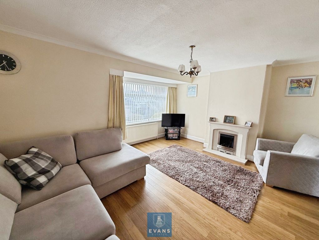 Property photo 3 of 20 Living Room