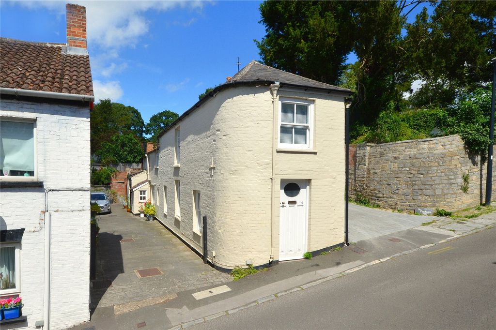 Property photo 1 of 18 Frontage