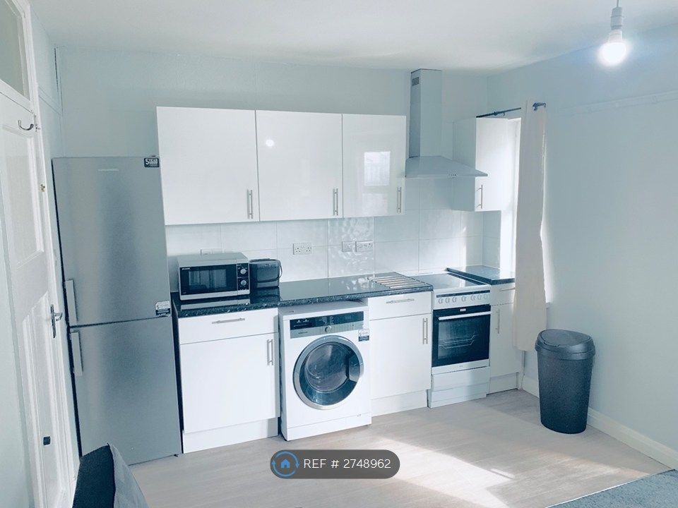 Property photo 1 of 11 Lounge/Kitchen