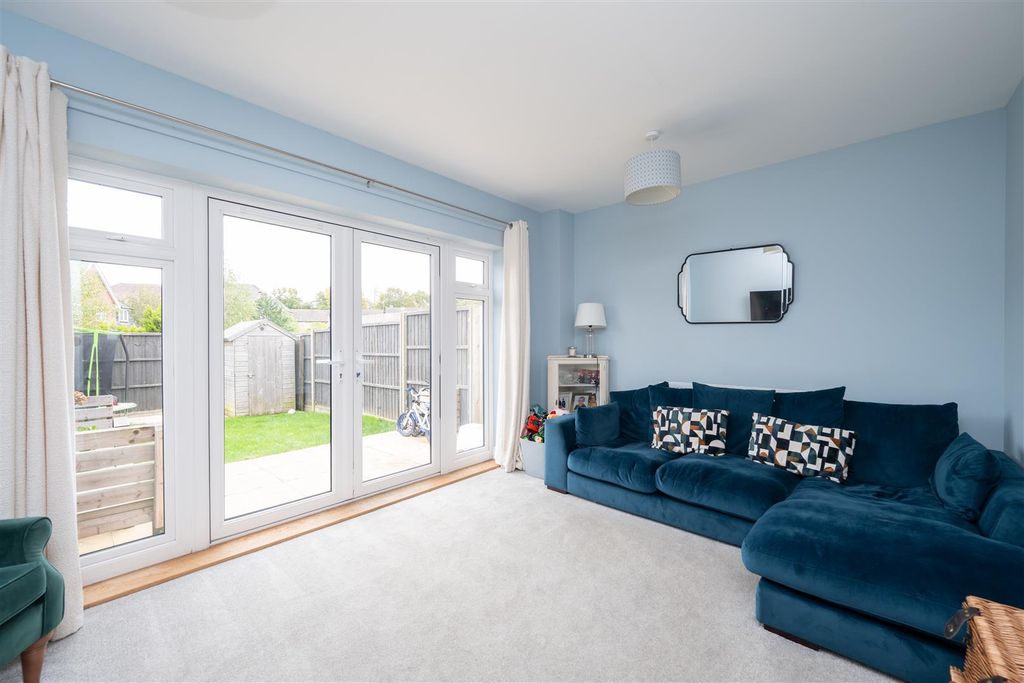 Property photo 3 of 21 Living Room