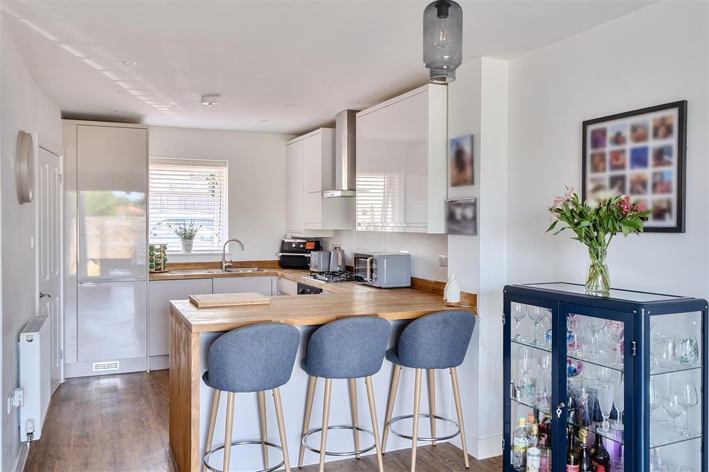 Property photo 2 of 19 Kitchen/Lounge/Diner