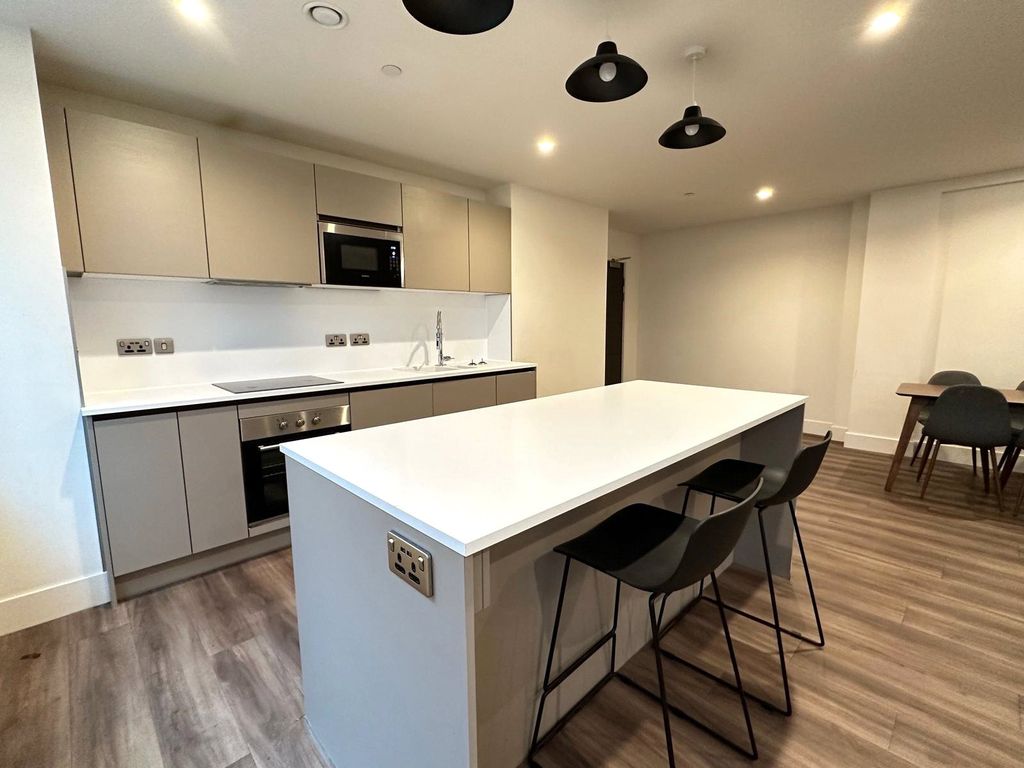 Property photo 3 of 8 Kitchen