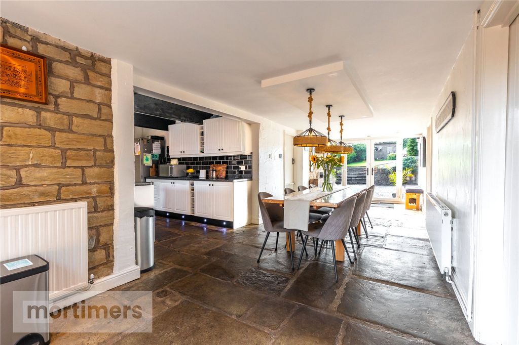 Property photo 3 of 33 Dining Area