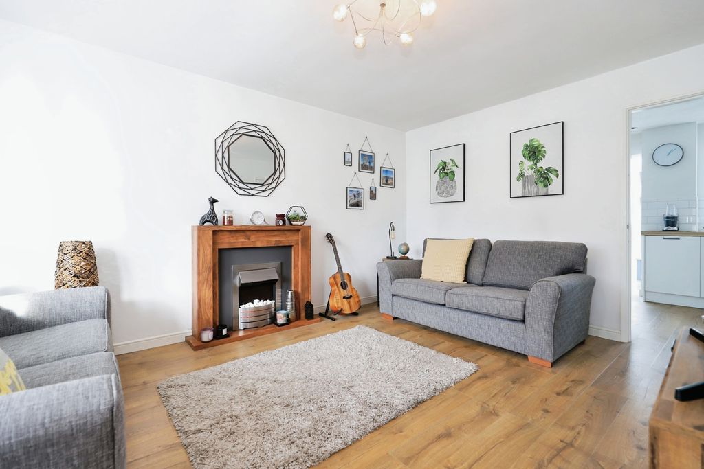 Property photo 2 of 12 Lounge