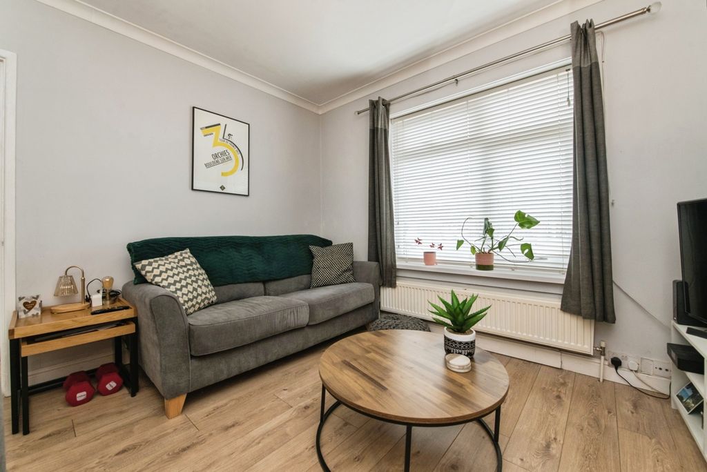 Property photo 3 of 13 Pbox-Img.Jpg