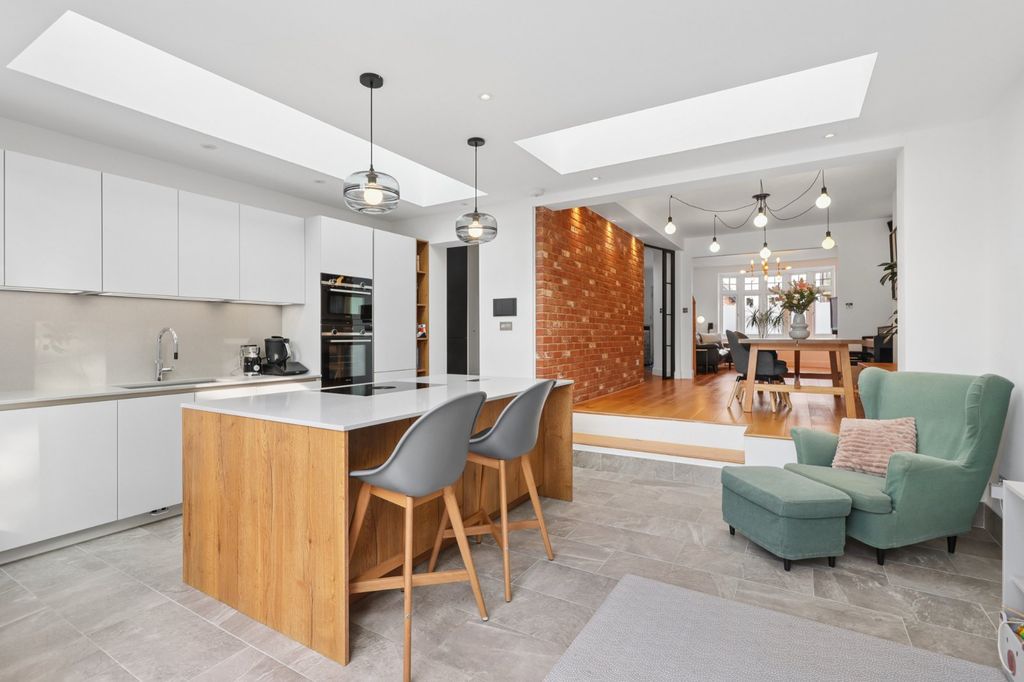 Property photo 2 of 18 Kitchen/Dining