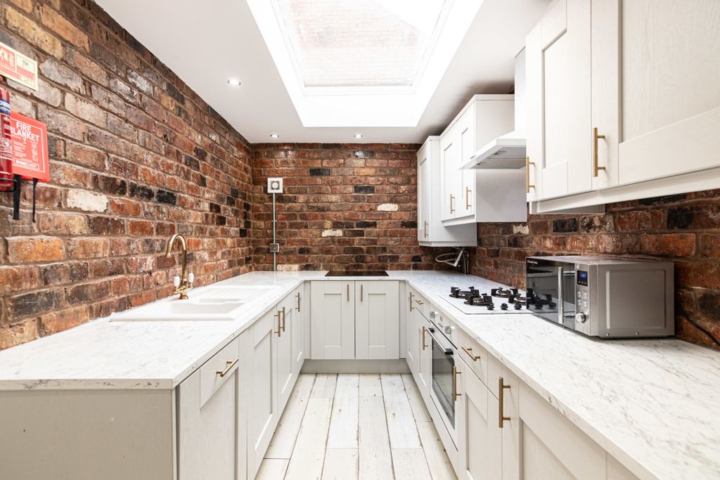 Property photo 1 of 8 87Hr Living Area/ Kitchen
