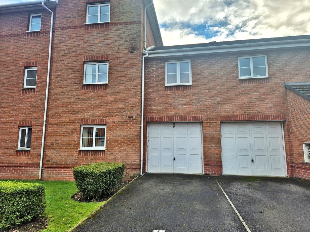 Property photo 2 of 9 Garge