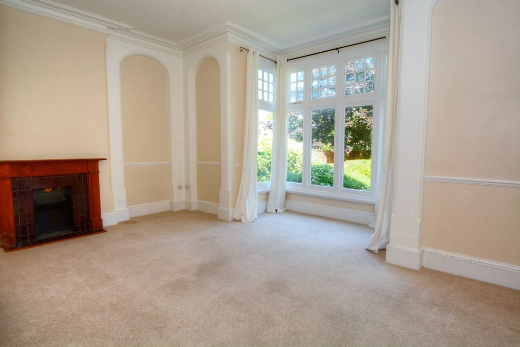 Property photo 2 of 11 30000505-Hr-2