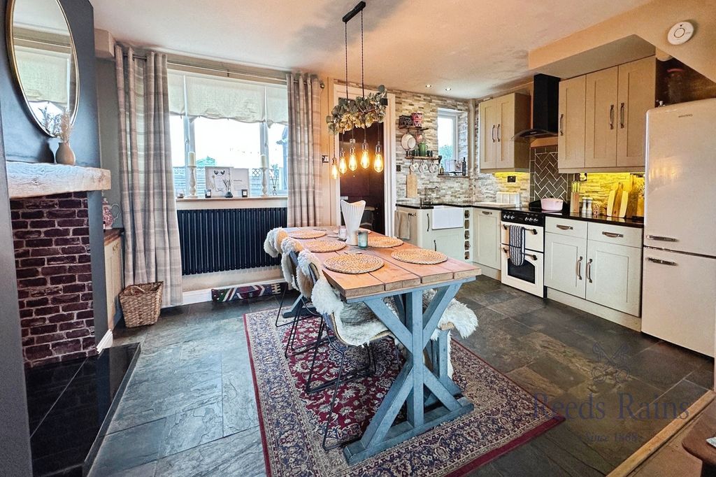 Property photo 2 of 13 Kitchen