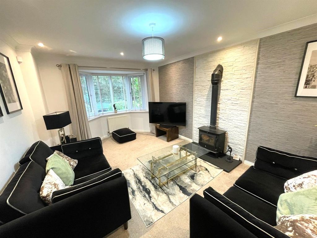 Property photo 2 of 19 Lounge 1.Jpg
