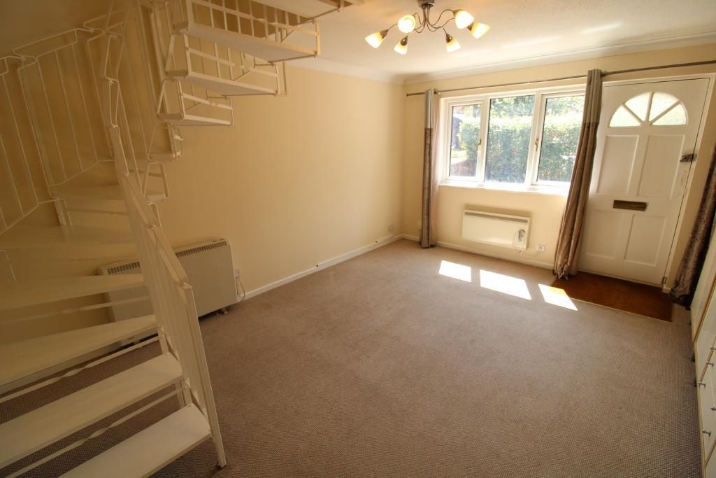 Property photo 3 of 11 Lounge