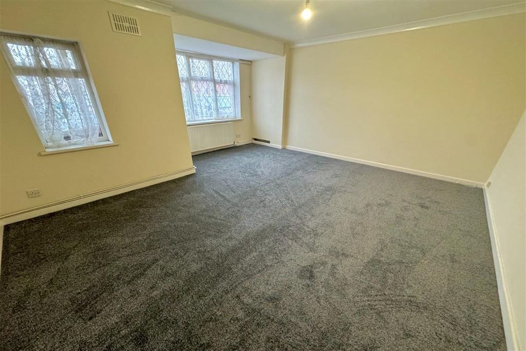 Property photo 3 of 20 (Main)
