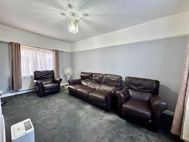 Property photo 2 of 14 Lounge