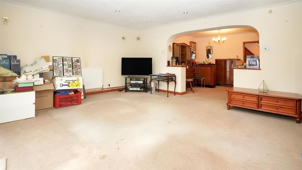 Property photo 3 of 24 Bradley.Cooper@Simpsonspropertyexperts.Co.uk11.Jpg