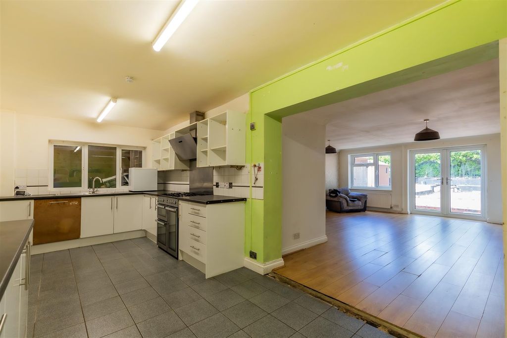 Property photo 2 of 23 237 (11 Of 23).Jpg