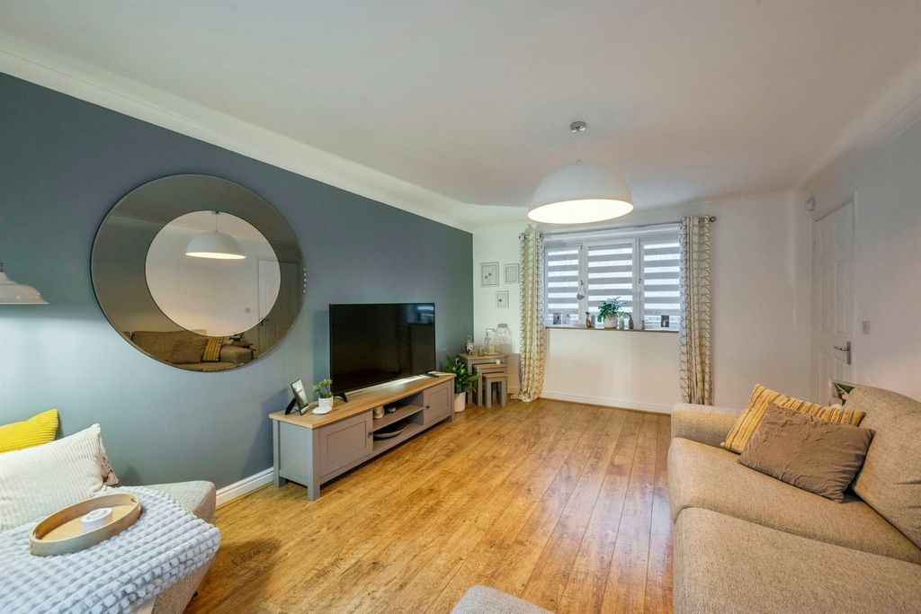 Property photo 3 of 23