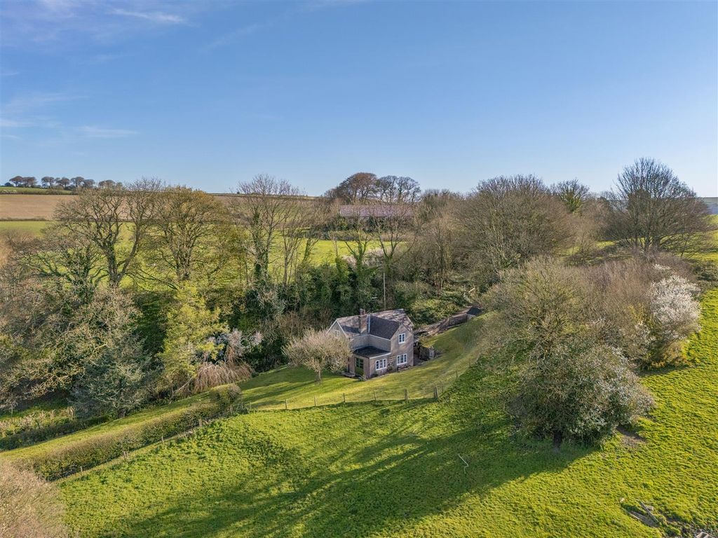 Property photo 1 of 19 Trunks Cottage