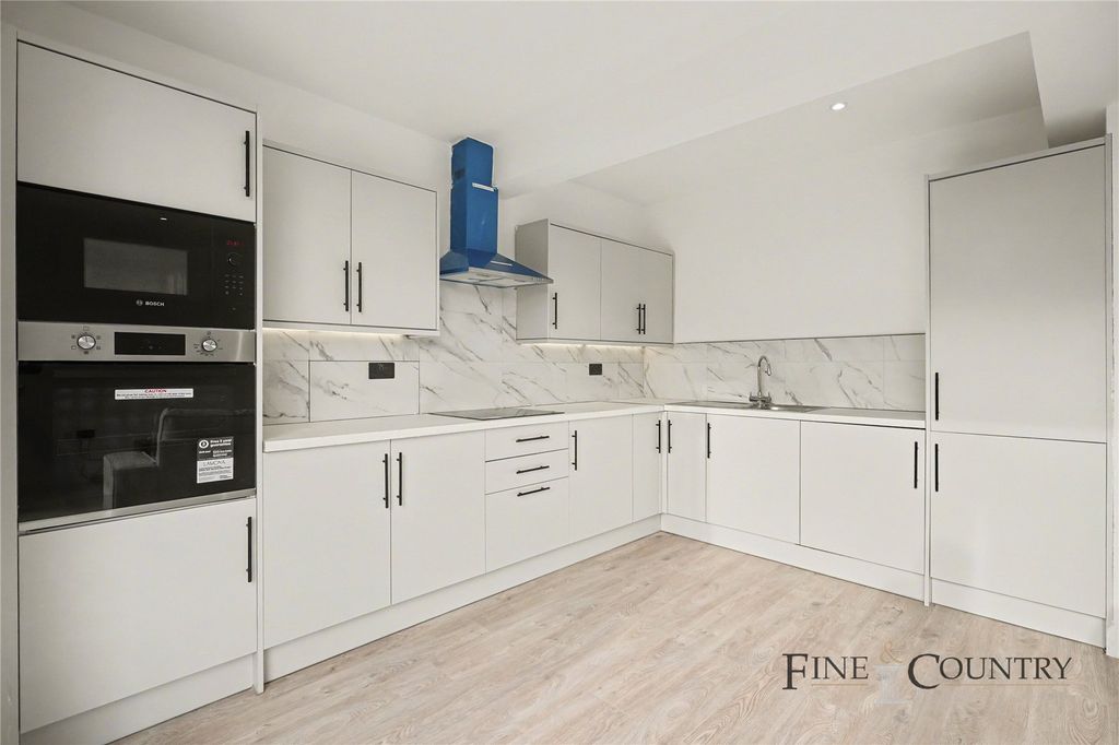 Property photo 3 of 12 Picture No. 10