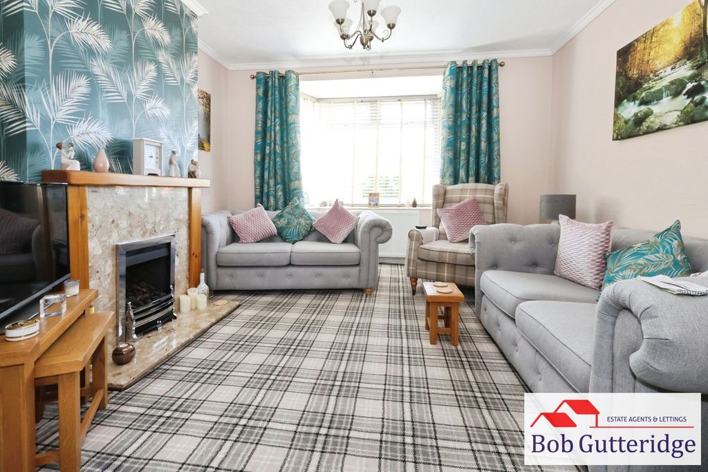 Property photo 3 of 28 Bay Fronted Lounge