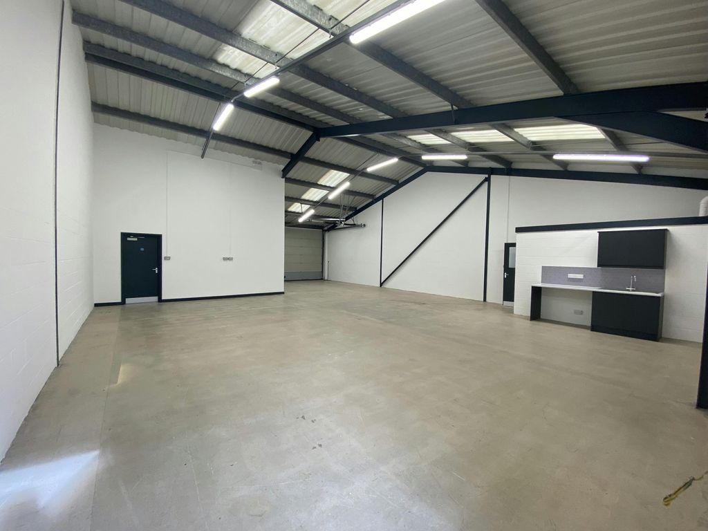 Property photo 2 of 5 876 Plymouth Road 1.Jpg