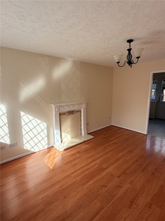 Property photo 2 of 17 Picture No. 61