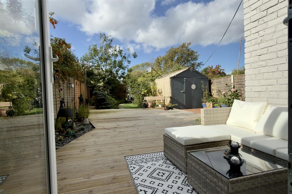 Property photo 2 of 31