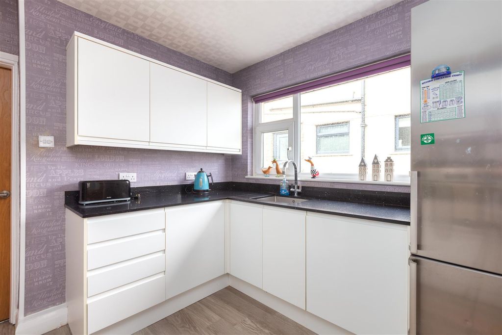 Property photo 3 of 25