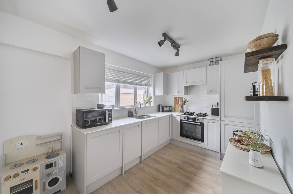 Property photo 3 of 16 1365131968Ed290727034