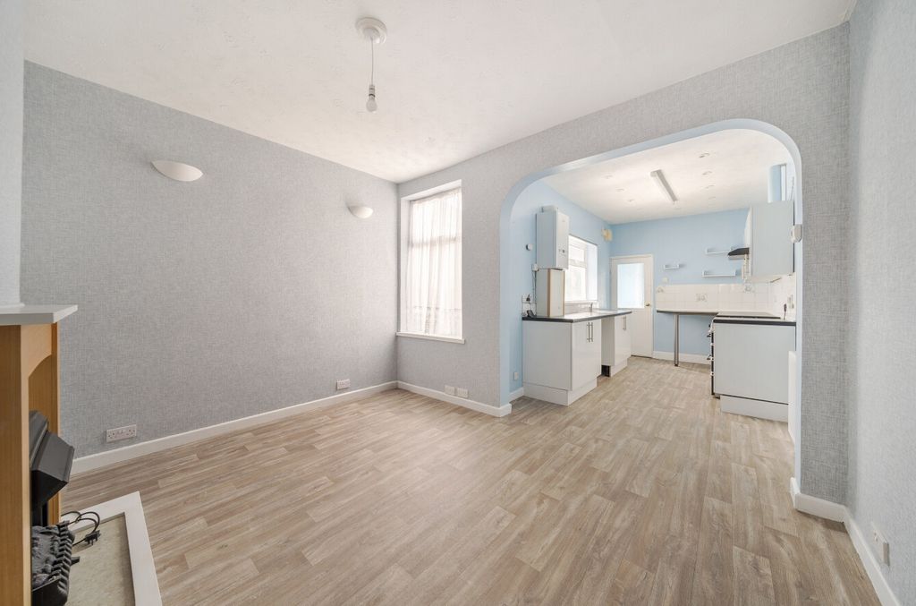 Property photo 3 of 12 1459131-12-69Ff17...