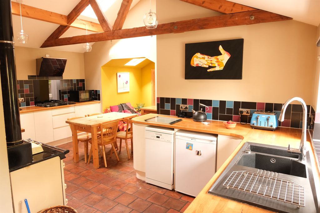 Property photo 2 of 25