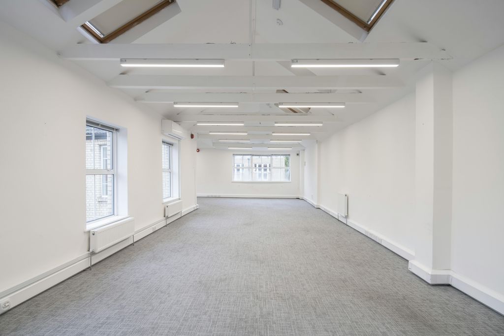 Property photo 3 of 17 Office Space