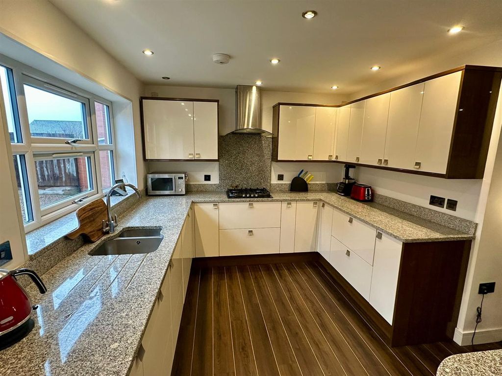 Property photo 3 of 27