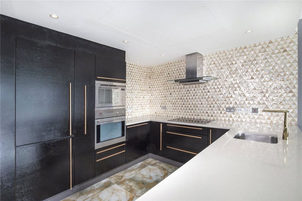 Property photo 2 of 8 Picture No. 04