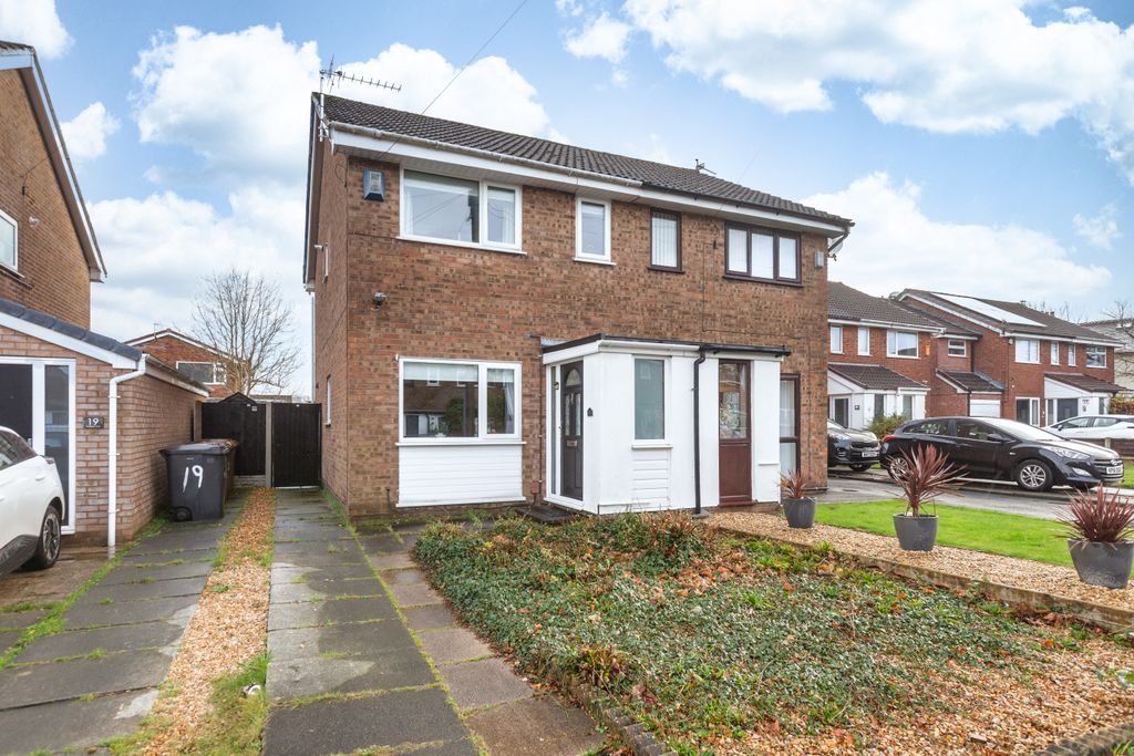 Property photo 1 of 15 21 Singleton Close-15