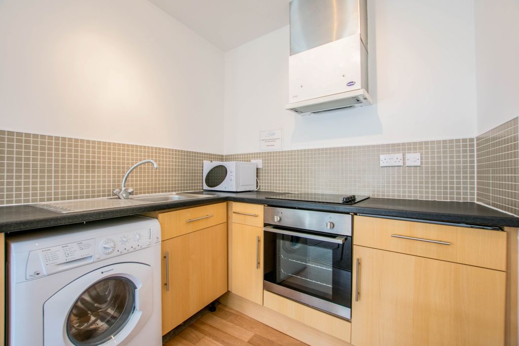 Property photo 3 of 6 4, Fleet Street-7
