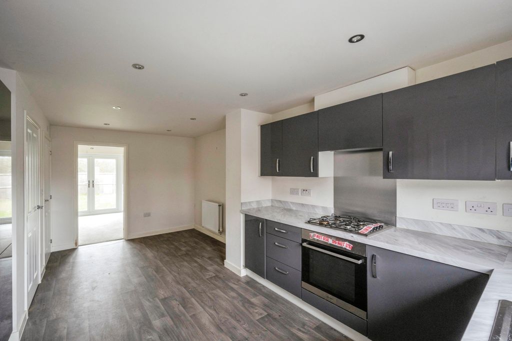 Property photo 3 of 17 Kitchen