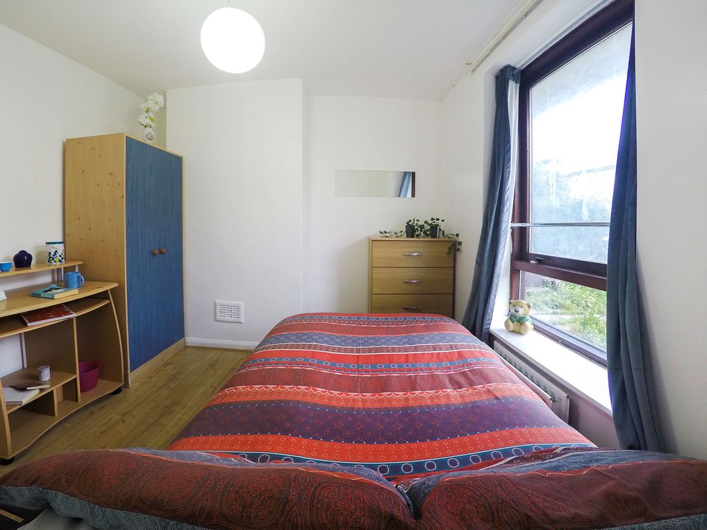 Property photo 2 of 12 Room 2- £910 Available Now