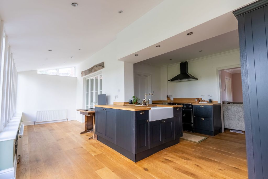 Property photo 3 of 38