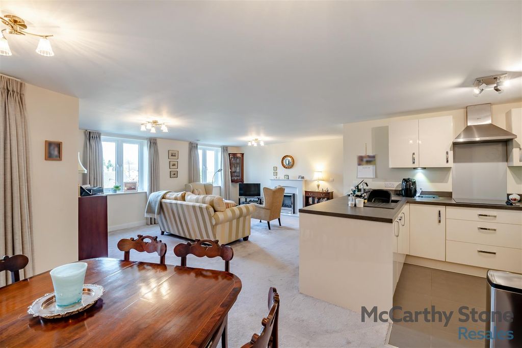 Property photo 2 of 51 8641374-Interior08.Jpg
