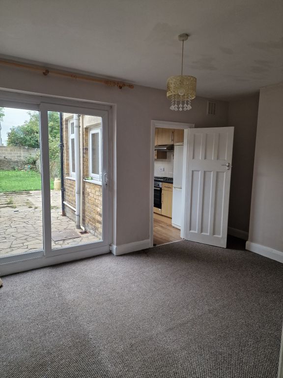 Property photo 2 of 11 Dining Room